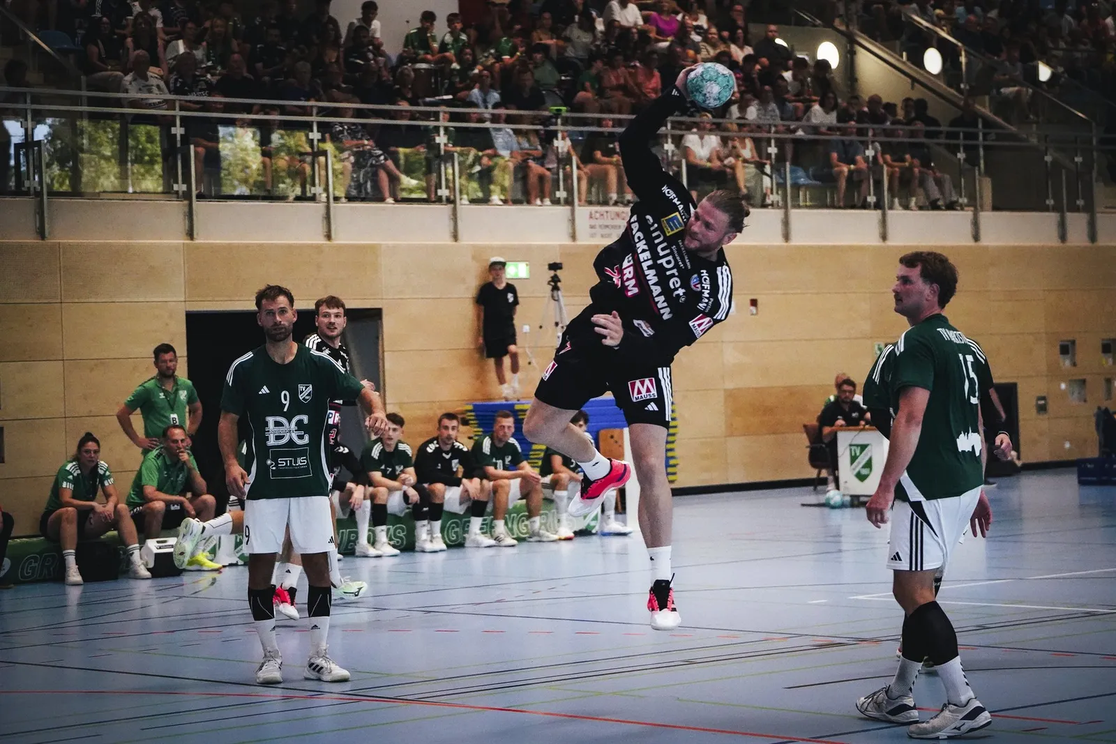HC Erlangen sorgt mit Torfestival für Begeisterung