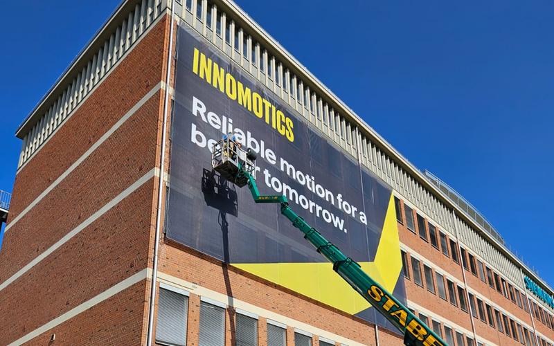 Innomotics-Fassadenbanner am Hauptsitz in Nürnberg