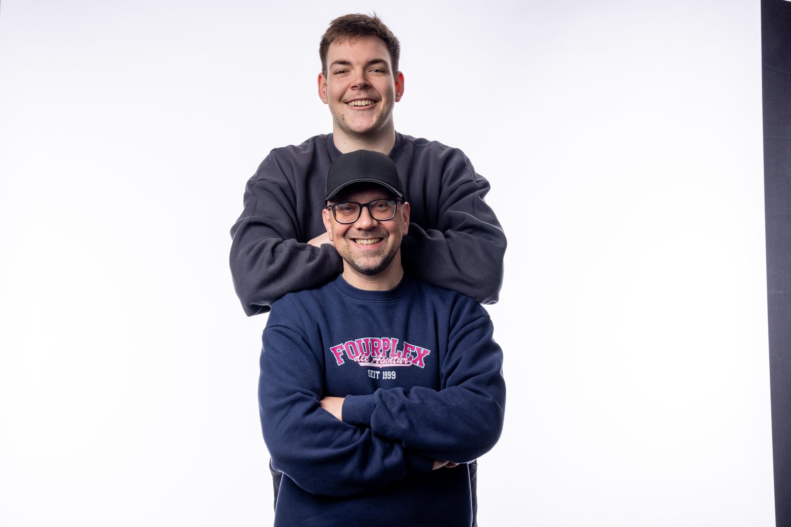 Azubi Jonathan und Stiv aus der fourplex-Druckerei