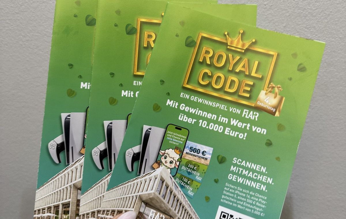 Flyer zum digitalen Gewinnspiel „Royal Code“ des FLAiR: Gewinne im Wert von über 10.000 Euro, scannen, mitmachen, gewinnen