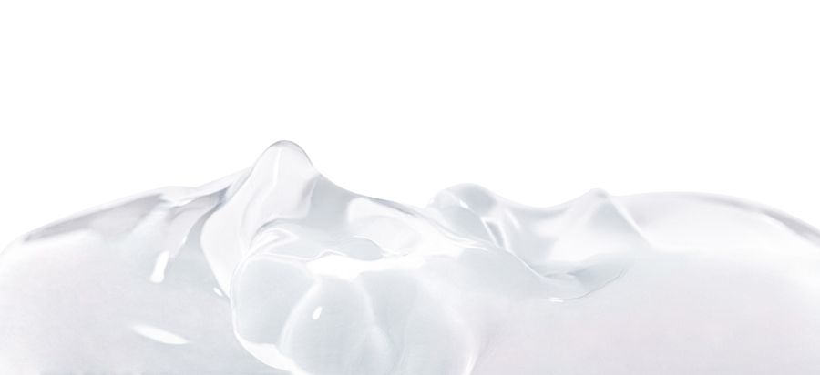 Makroaufnahme einer transparenten Gel-Textur, freigestellt auf weißem Hintergrund