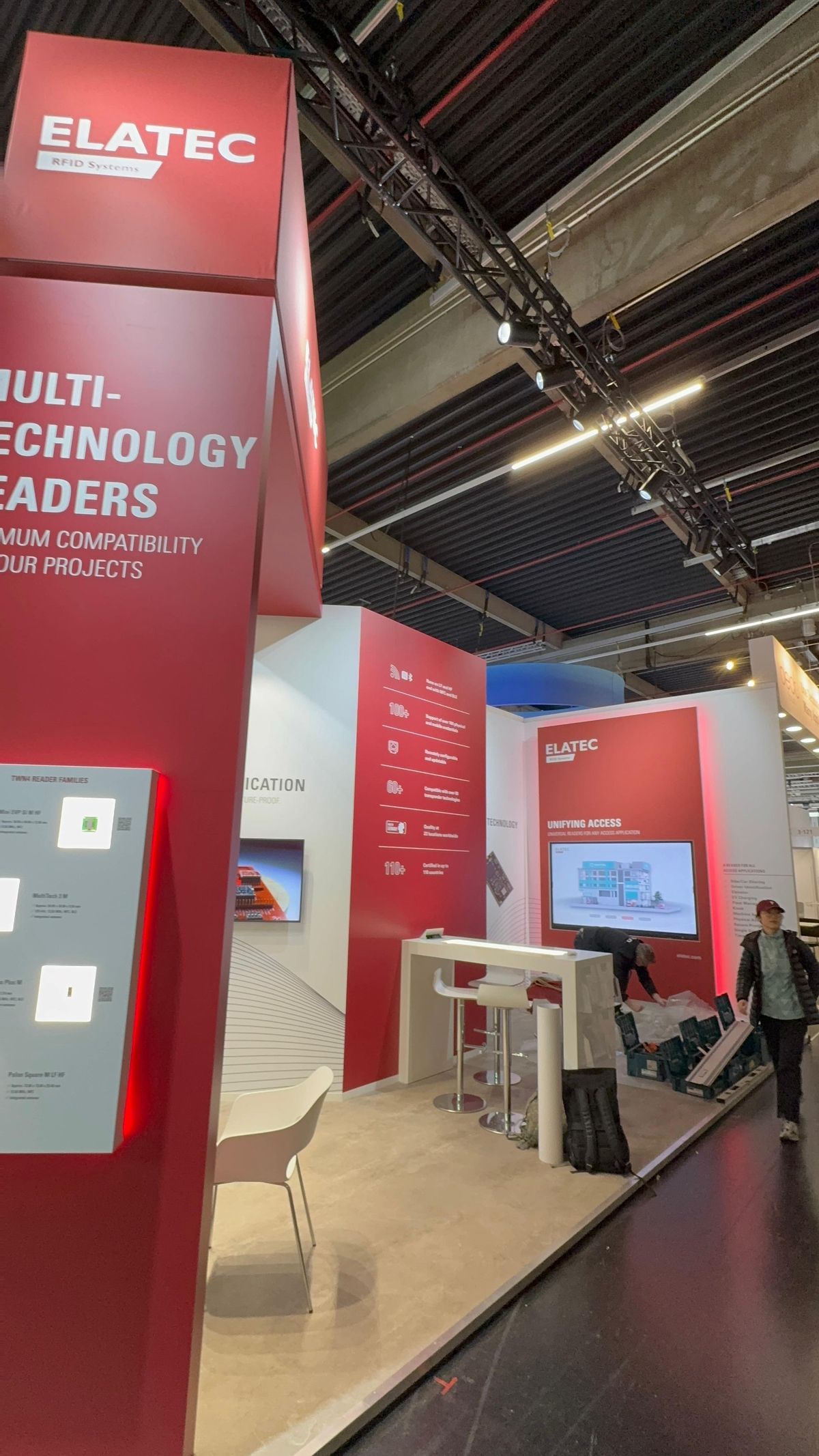 Kompletter Messestand von ELATEC, geplant und gebaut von fourplex